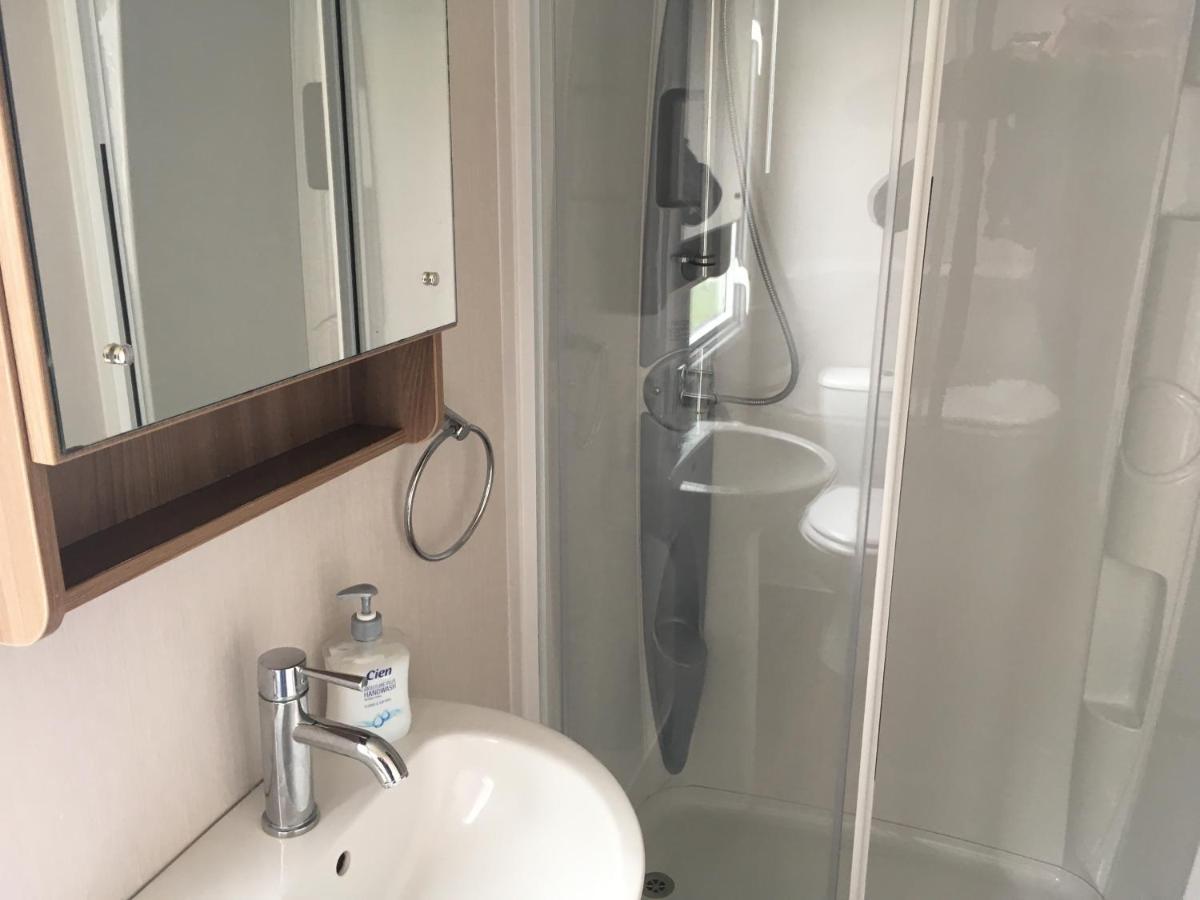 3 Bedroomed Caravan With Amazing Sea Views! Scarborough Exterior photo